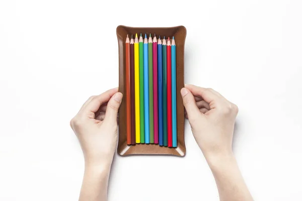 Hält ein Bleistiftledertablett in der Hand — Stockfoto