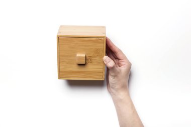 bir bambu kutusu holding