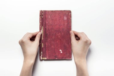 izole bir Asya vintage kitap beyaz holding.