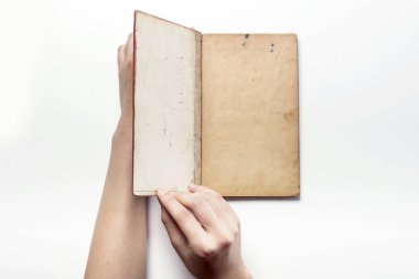 izole bir Asya vintage kitap beyaz holding.