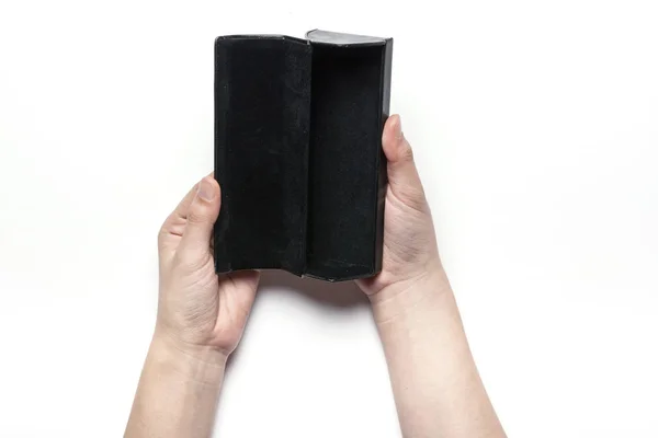 Sosteniendo una caja negra — Foto de Stock