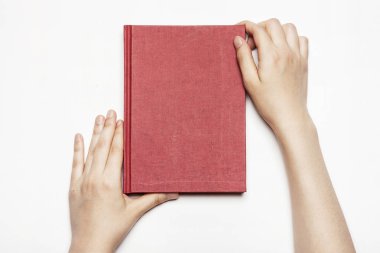 kadın bir kitap okuma beyaz izole.