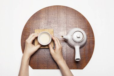 elini tutmak bir çay bardağı