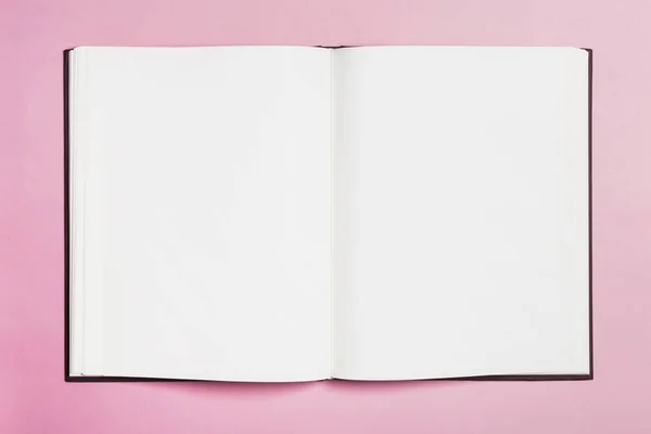 Libro sobre fondo rosa — Foto de Stock