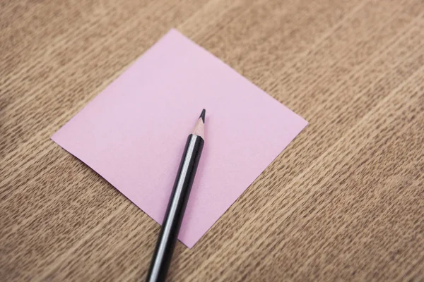 Post Con Bolígrafo Escritorio Madera Día —  Fotos de Stock