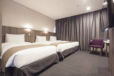temiz ve lüks üçlü Seul otel odasında