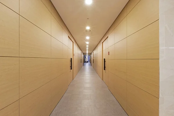 geçiş (yol, yol, geçit, koridor koridor) gün otel odasında Seul, Kore.
