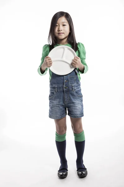 Menina Bonito Segurando Prato — Fotografia de Stock