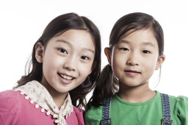 İki güzel kız ön tarafta arıyorum