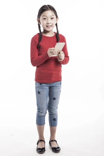 Niña Usando Teléfono Inteligente —  Fotos de Stock