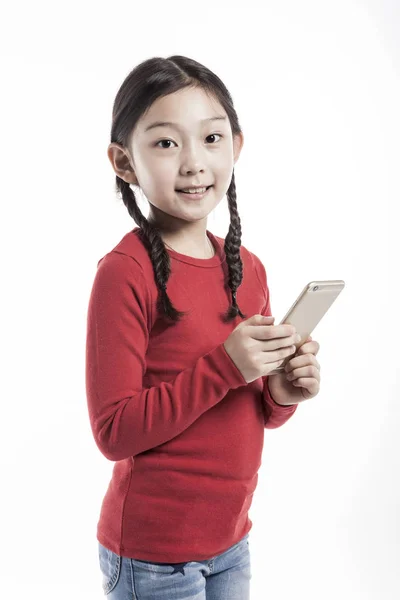 Petite Fille Utilisant Téléphone Intelligent — Photo