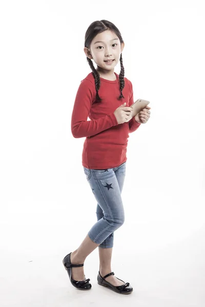 Little Girl Using Smart Phone — Stock Photo, Image
