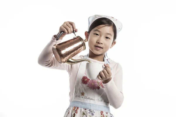 Uma Menina Bonito Derramando Café — Fotografia de Stock