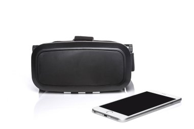 akıllı telefon izole beyaz arka plan üzerinde siyah sanal reality(Vr) kask