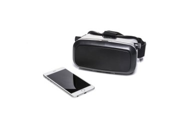 akıllı telefon izole beyaz arka plan üzerinde siyah sanal reality(Vr) kask