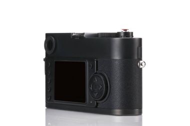 Beyaz arka planda siyah Rf kamera.