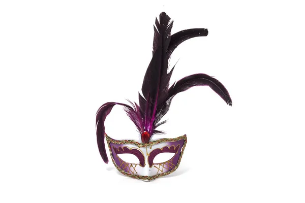 Masque Vénitien Violet Avec Plume Isolé Sur Fond Blanc — Photo