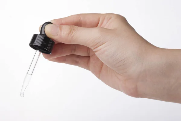 Esans için şişe pipet düşüyor. Özü sıvı kozmetik. Şurubu. Beyaz üzerine Isolated Perfume.Aromatherapy..