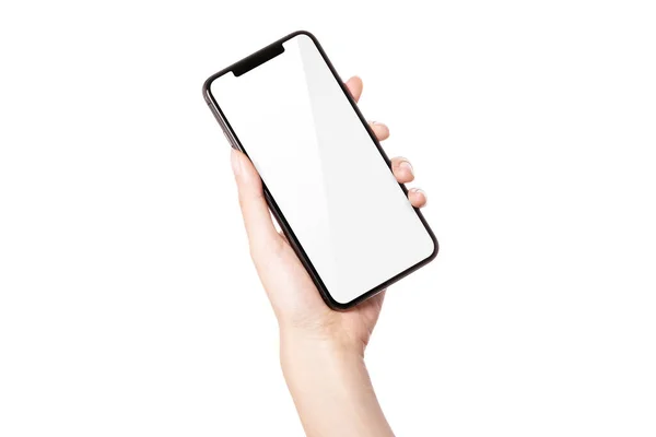 Kadın eli akıllı telefonu tutuyor, beyaz perdenin boş tarafı izole..