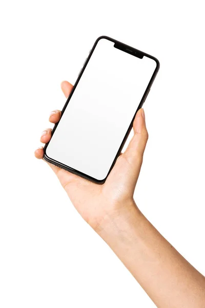 女性の手は白い上に隔離されたスマートフォン 空の画面側を保持 — ストック写真