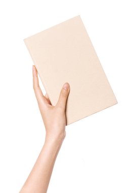 Kadın elinde bir defter kapağı, beyaza izole edilmiş..