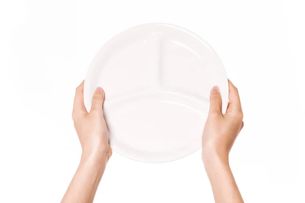Γυναικείο Χέρι Κρατά Ένα Λευκό Πιάτο Απομονωμένο Στο Λευκό — Φωτογραφία Αρχείου