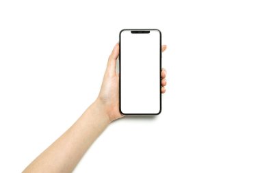 Kadın eli, beyaz üzerine izole edilmiş akıllı telefonu tutuyor..