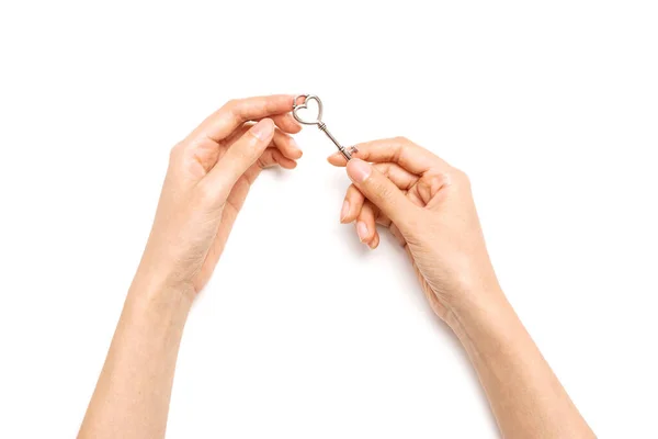 Kvinna Hand Hålla Vintage Nyckel Isolerad Vit — Stockfoto