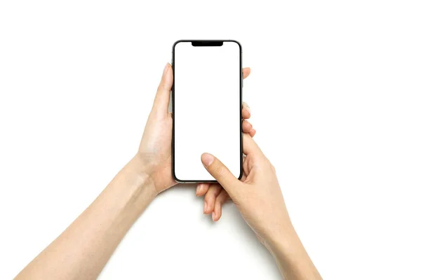 Kadın eli, beyaz üzerine izole edilmiş akıllı telefonu tutuyor..