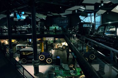  Riga, Letonya - Aralık 30.2016: araba Müzesi, eski araba