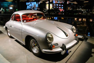 Araba Müzesi, Riga, Letonya - Aralık 30.2016: eski araba porsche 356