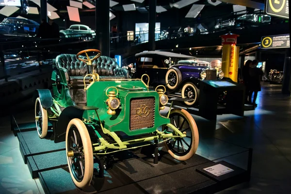 Car Museum, Riga, Latvia - December 30.2016: old car REO model b — Stock Photo, Image