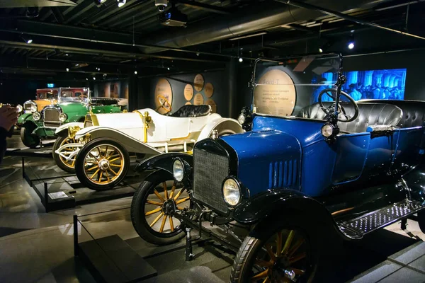 Car Museum, Riga, Latvia - December 30.2016: old car — Stock Photo, Image