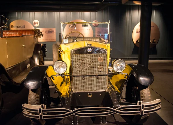 Car Museum, Riga, Latvia - December 30.2016: old car FIAT — Stock Photo, Image