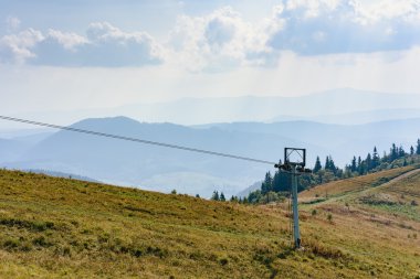 Karpatlar yeşil asansör sandalye