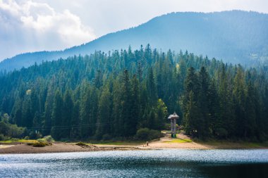 Synevyr Gölü yaz aylarında