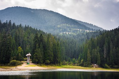 Synevyr Gölü yaz aylarında