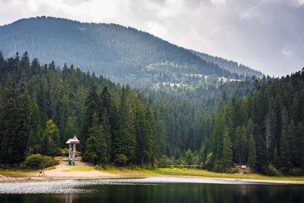 Synevyr Gölü yaz aylarında