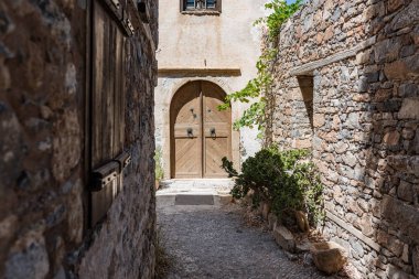 Spinalonga kale daha sonra kalıntıları de verandadan cüzam kolonisi.