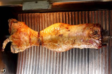 Kızarmış Kuzu ızgara şiş.                               