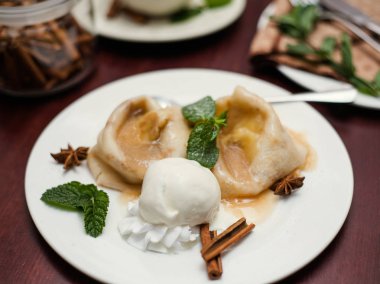 Krep muz ve dondurma ile