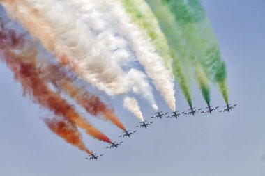 Bükreş - 21 Temmuz: Frecce Tricolori gerçekleştirmek Bükreş uluslararası hava göstermek ve genel havacılık Fuarı anda (önyargı 2012) 21 Temmuz 2012