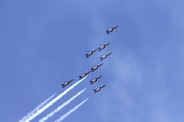 Bukareszt - 21 lipca: Frecce Tricolori wykonać Bukareszt powietrza Pokaż & General Aviation wystawie międzynarodowej (Bias 2012) 21 lipca 2012 — Zdjęcie stockowe