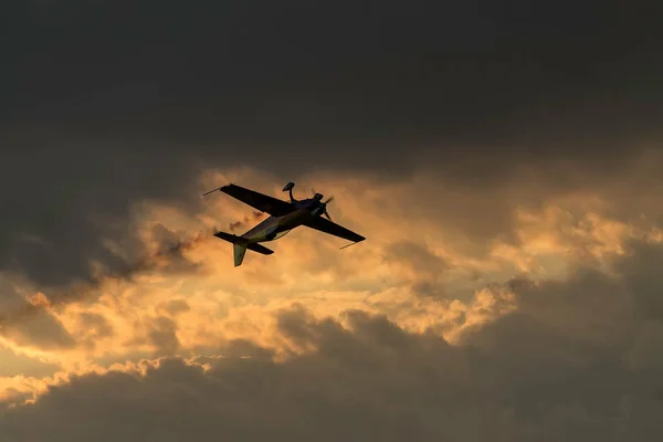 Samolot Zachód Słońca Niebo Air Show Wykonuje Bukareszt Air Show — Zdjęcie stockowe