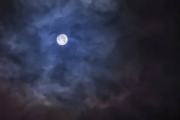 Luna Piena Cielo Notturno Nuvoloso — Foto Stock
