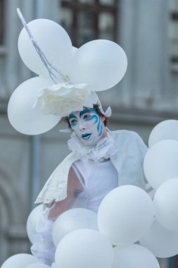 Bükreş, Romanya - 13 Temmuz 2018 Fransa, B-Fit Uluslararası Sokak Tiyatrosu Festivali, tarihi merkez