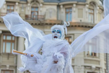 Bükreş, Romanya - 13 Temmuz 2018 Fransa, B-Fit Uluslararası Sokak Tiyatrosu Festivali, tarihi merkez