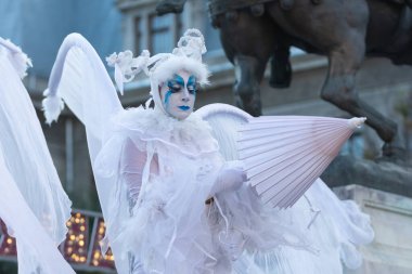 Bükreş, Romanya - 13 Temmuz 2018 Fransa, B-Fit Uluslararası Sokak Tiyatrosu Festivali, tarihi merkez