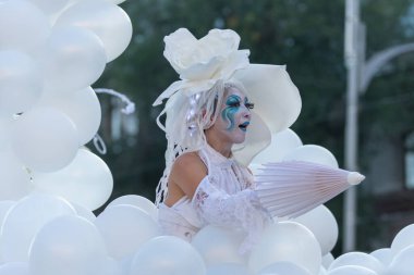 Bükreş, Romanya - 13 Temmuz 2018 Fransa, B-Fit Uluslararası Sokak Tiyatrosu Festivali, tarihi merkez