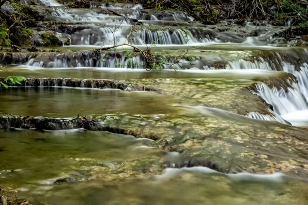 Gyönyörű Vízesés Erdőben Caras Severin Megye Beusnita Nemzeti Park Cheile — Stock Fotó